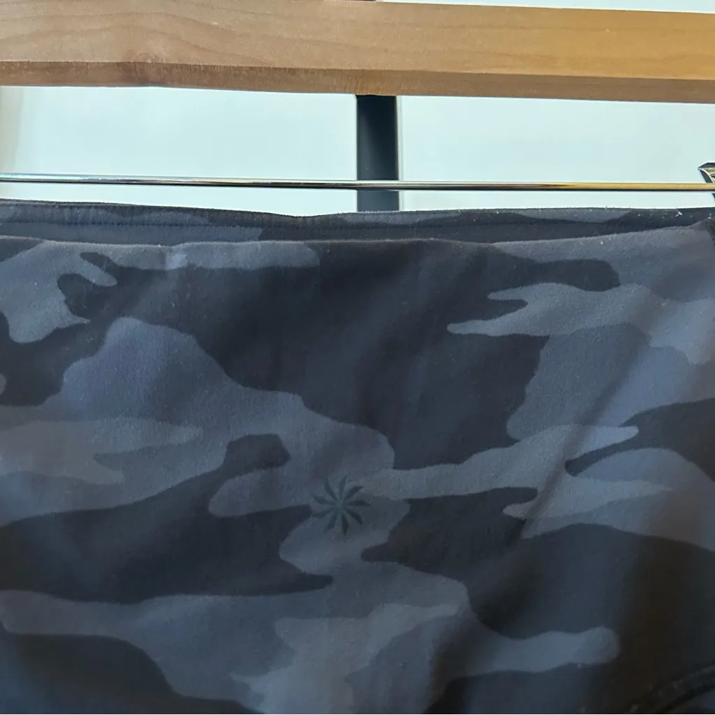 Athleta Camo Elation 7/8 Tight Athletic Leggings Camouflage Black Gray Size XL - Image 4