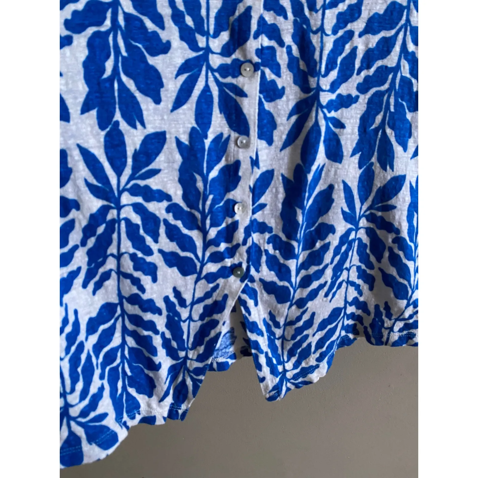 Rachel Zoe Blue White Linen Leaf Print Top Short Sleeve Blouse Women's M - Image 7