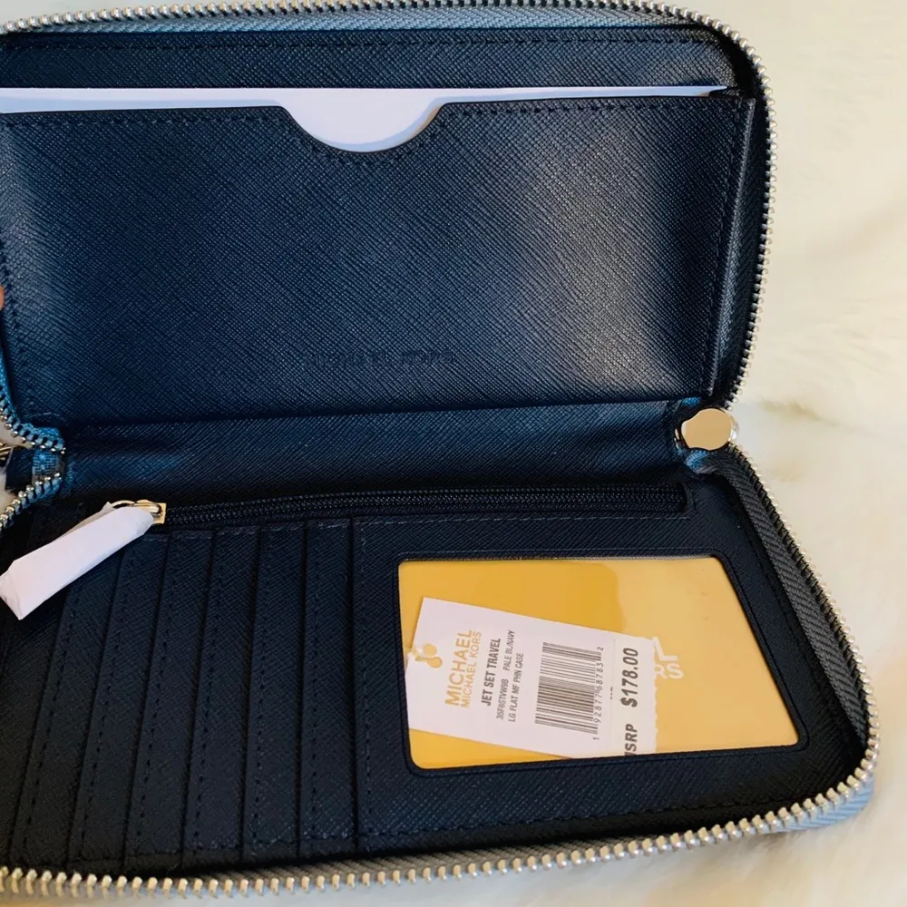 Michael Kors Jet Set Travel LG Flat Wristlet - Image 5