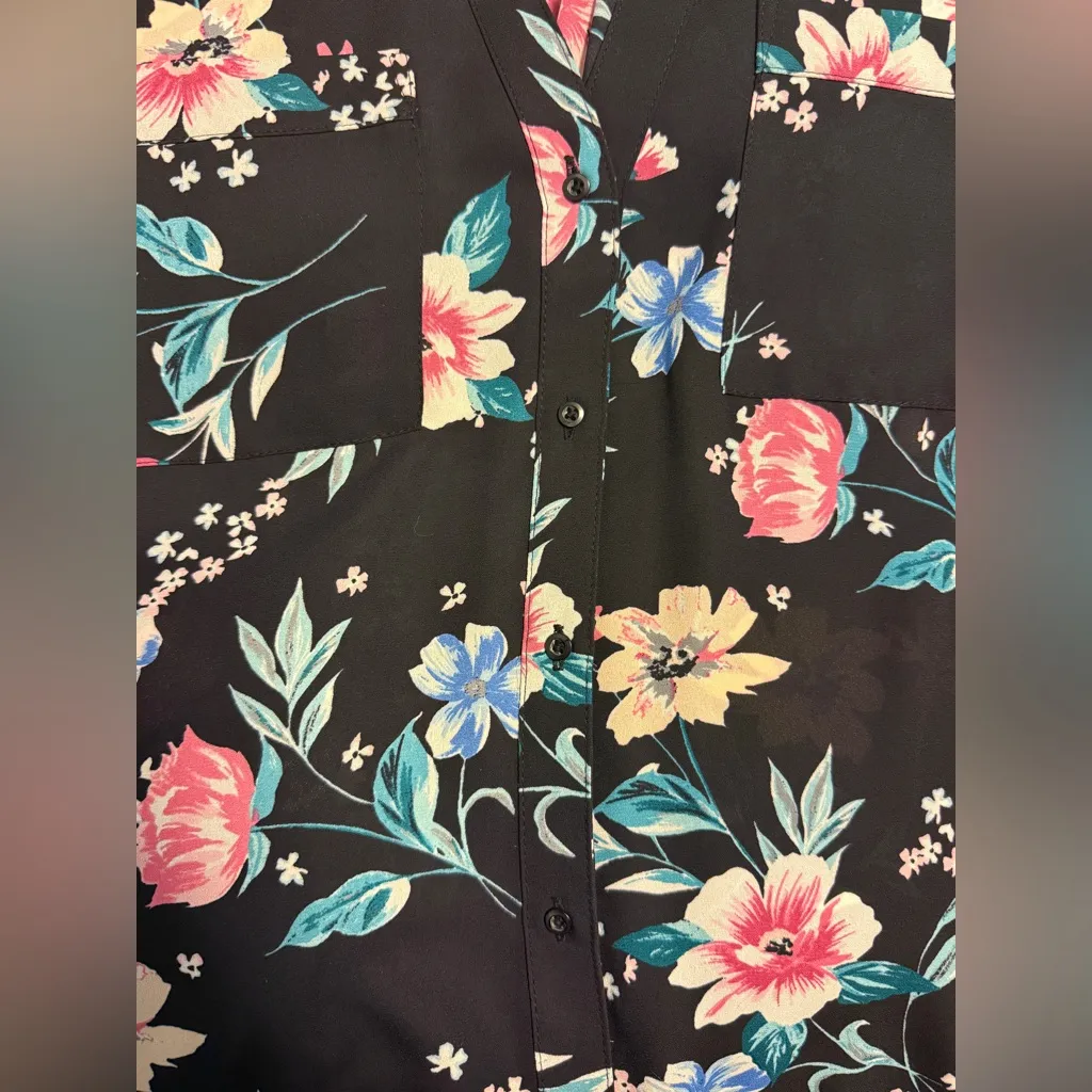 Candie’s Floral Black/Blue Chiffon Work Blouse (EUC) Medium - Image 5