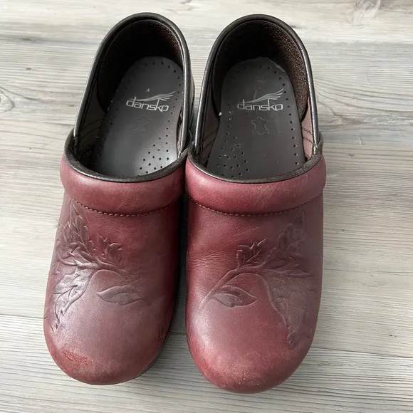 Dansko professional clogs with floral design - Image 2