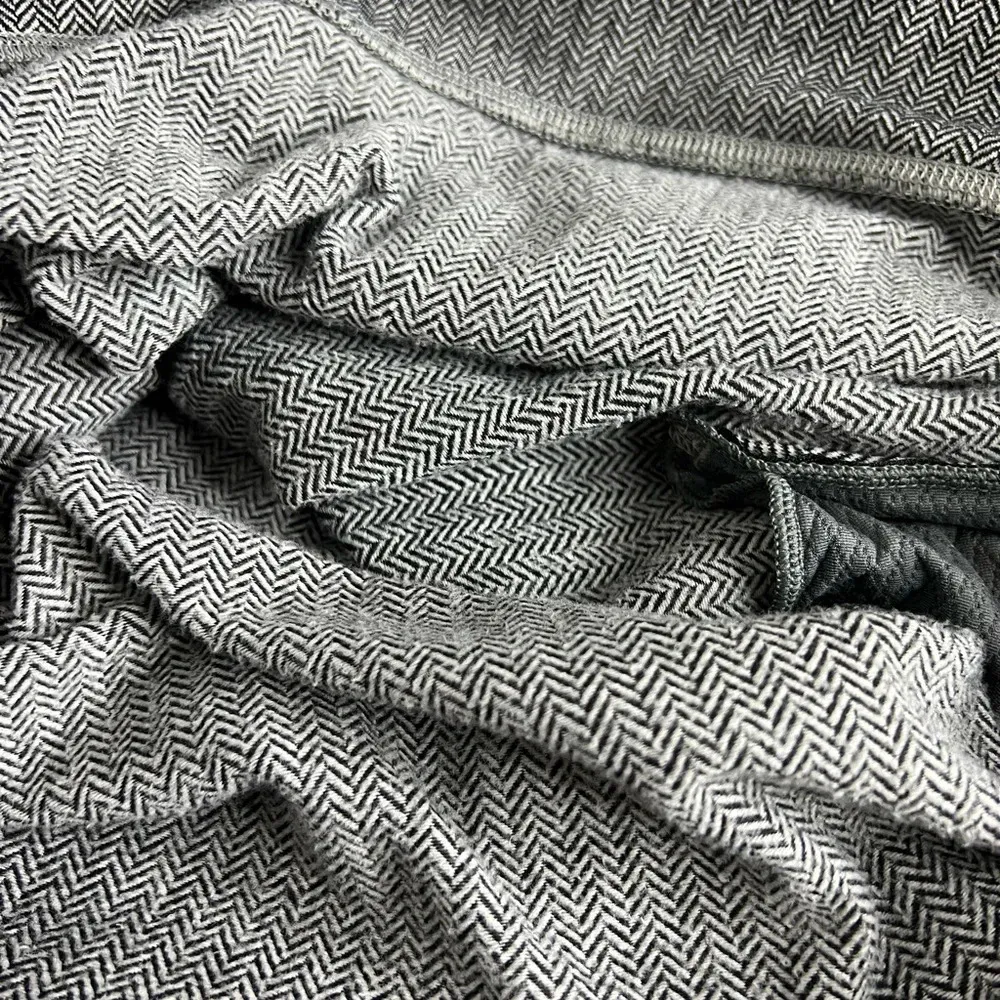 Lululemon Think Fast Long Sleeve Heathered Herringbone Heathered Black Size 4 - Image 9