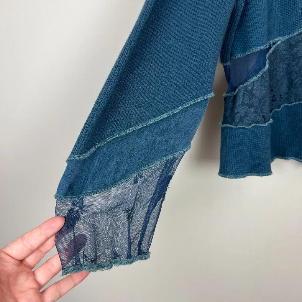 Neil & David Top Women Small Blue Art - Image 4