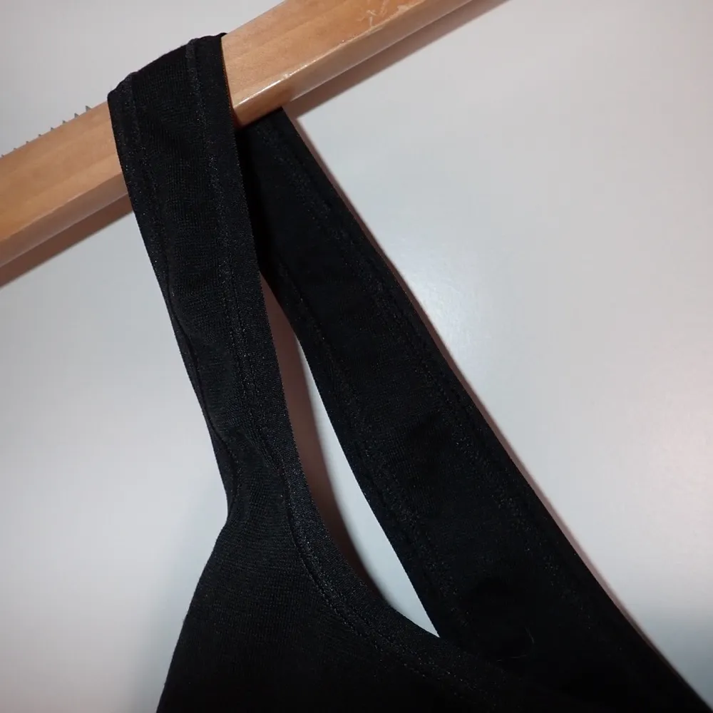 Yitty Fabletics Black Cross Back Low-Medium Support Bra size M - Image 3