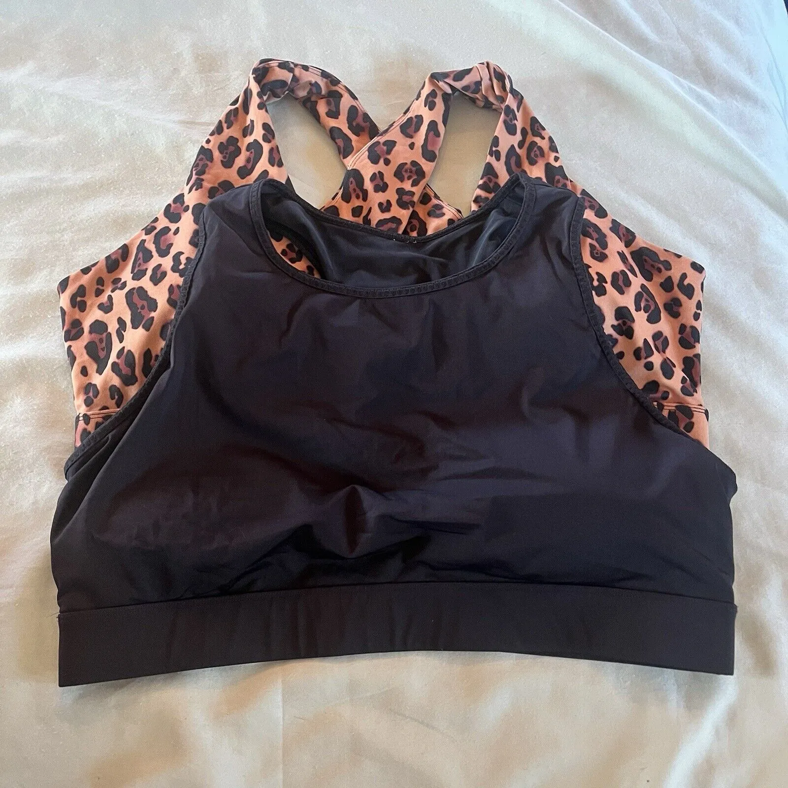 Fabletics Oasis Twist Sports Bra Women's 3X Leopard Cross + Bonus Black Bra - Image 2