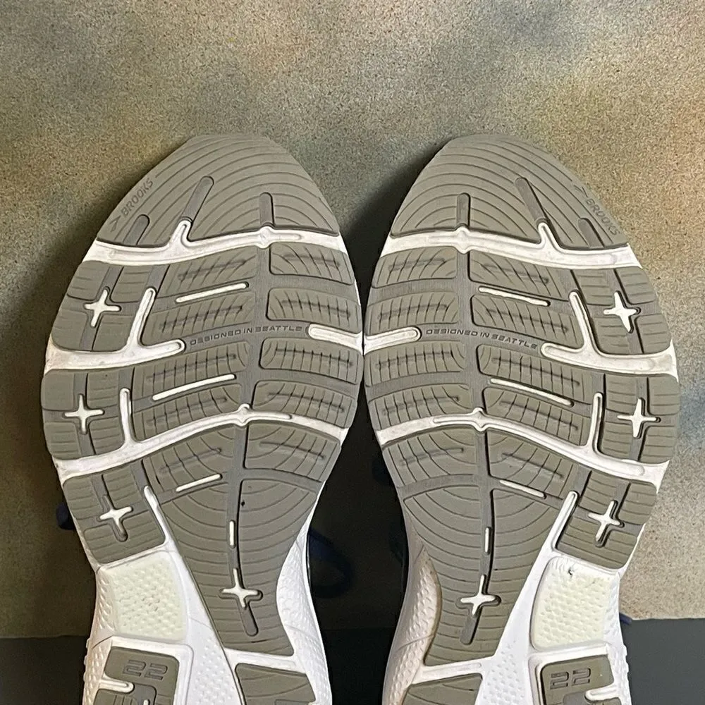 Brooks Adrenaline GTS 22 Gray Women's Wide Running Shoes Size 9D - Image 11