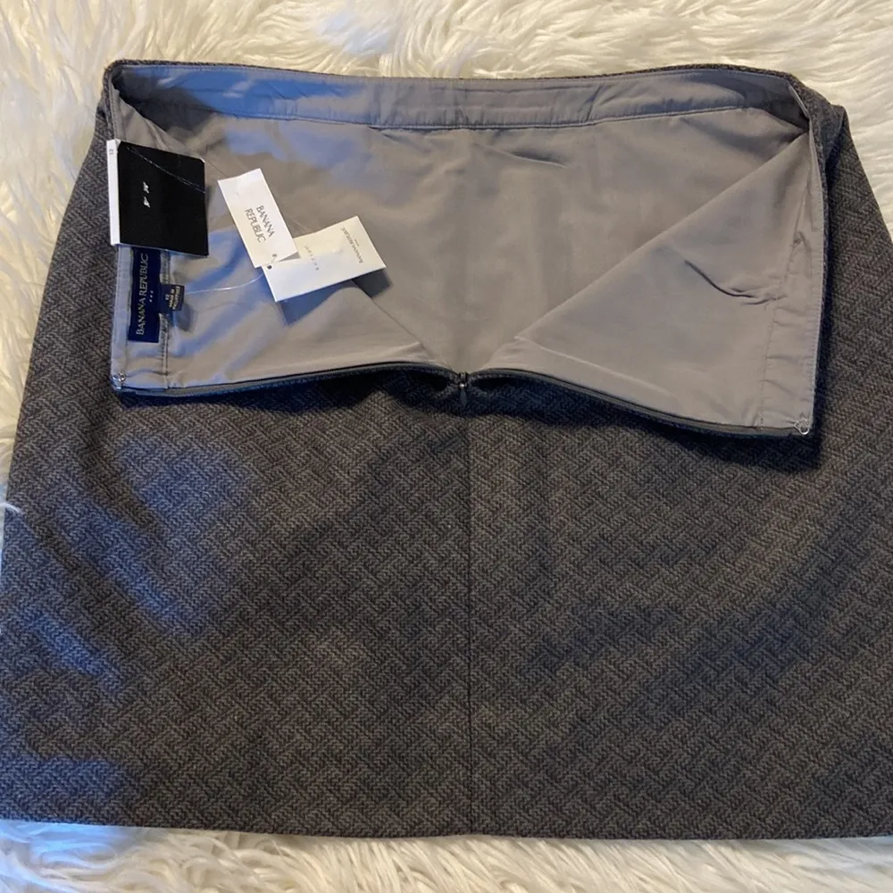 Banana Republics Women Wool Skirt size 12 long 19” very beautiful - Image 6