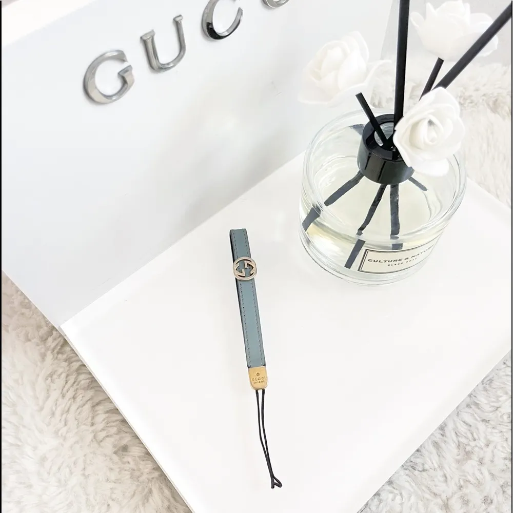 Authentic Gucci Tiffany Blue Patent Leather GG Logo Lanyard / Keychain - Image 9