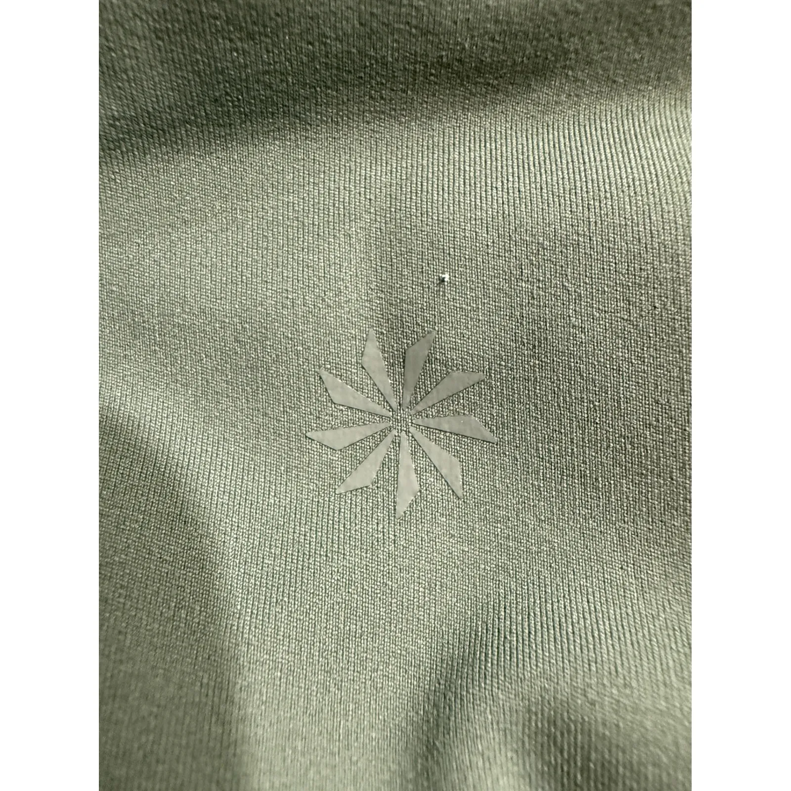 Athleta Ultimate Stash Pocket 7 Inch Shorts Olive Green Womens Size M Athletic - Image 4