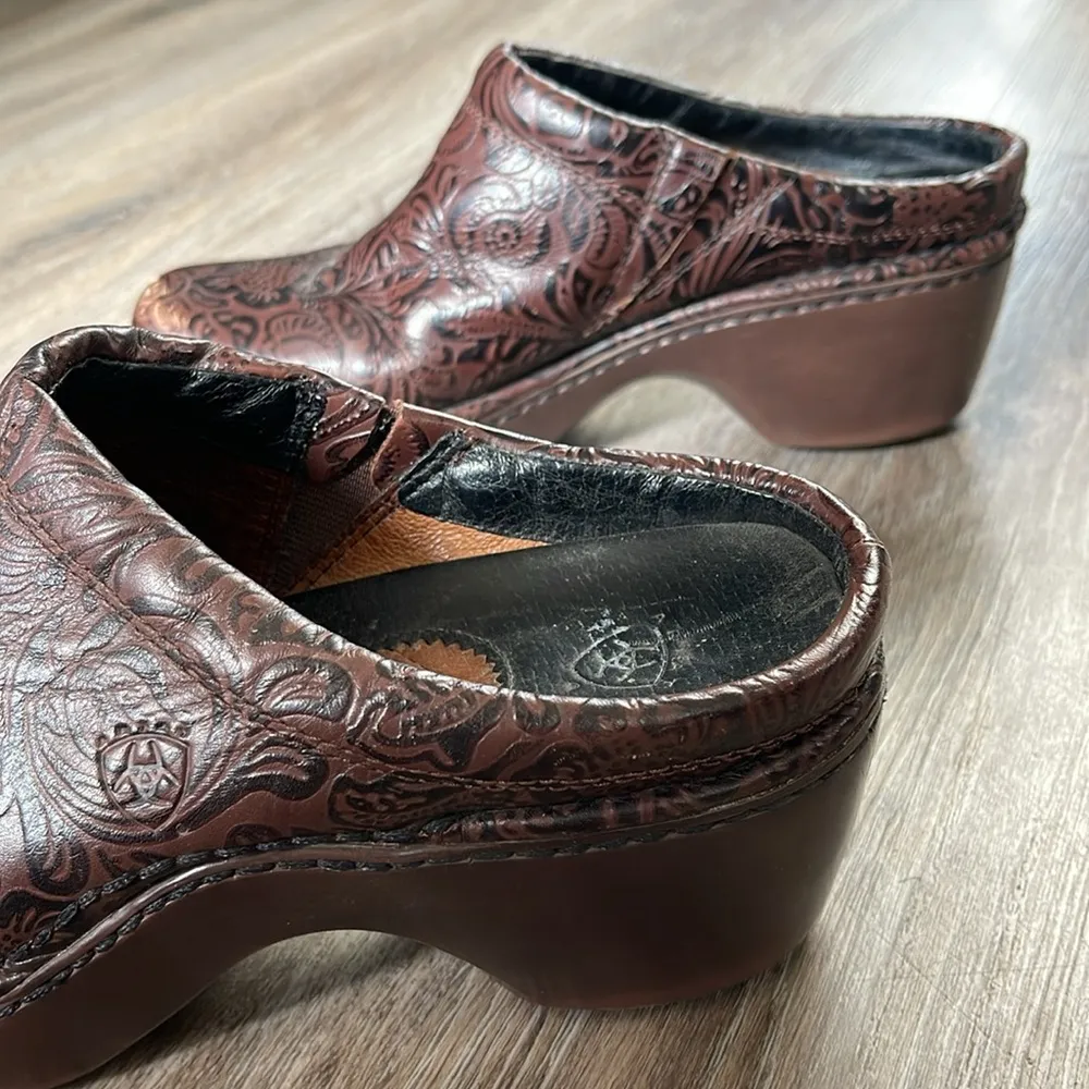 Ariat  Embossed Leather Clogs Size 8.5 - Image 3