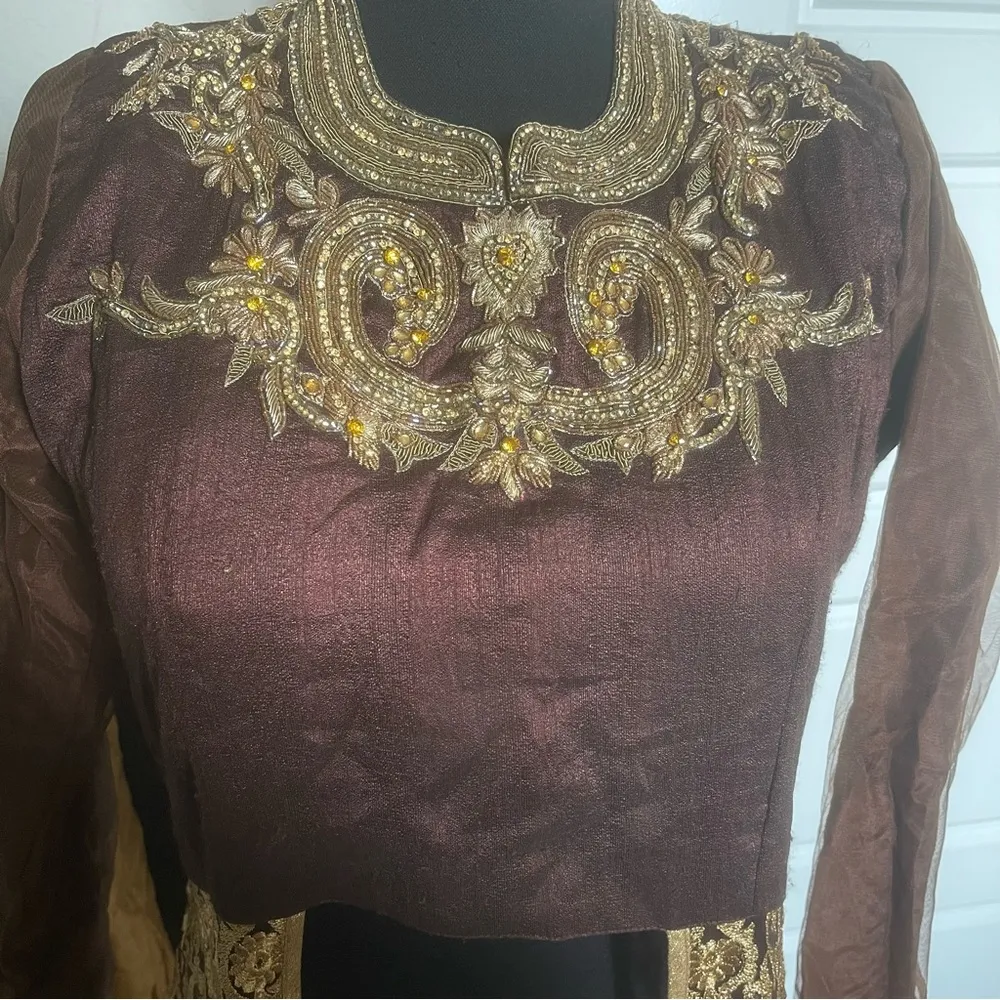 Pakistani Indian Bollywood Cape style Kurta with Skirt and Duppata Brown & gold Size undefined - Image 4