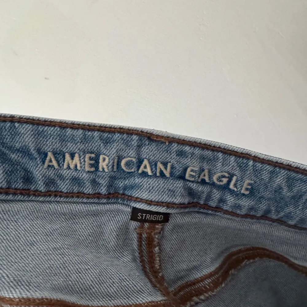American Eagle Strigid Mom Jean Denim Shorts - Image 4