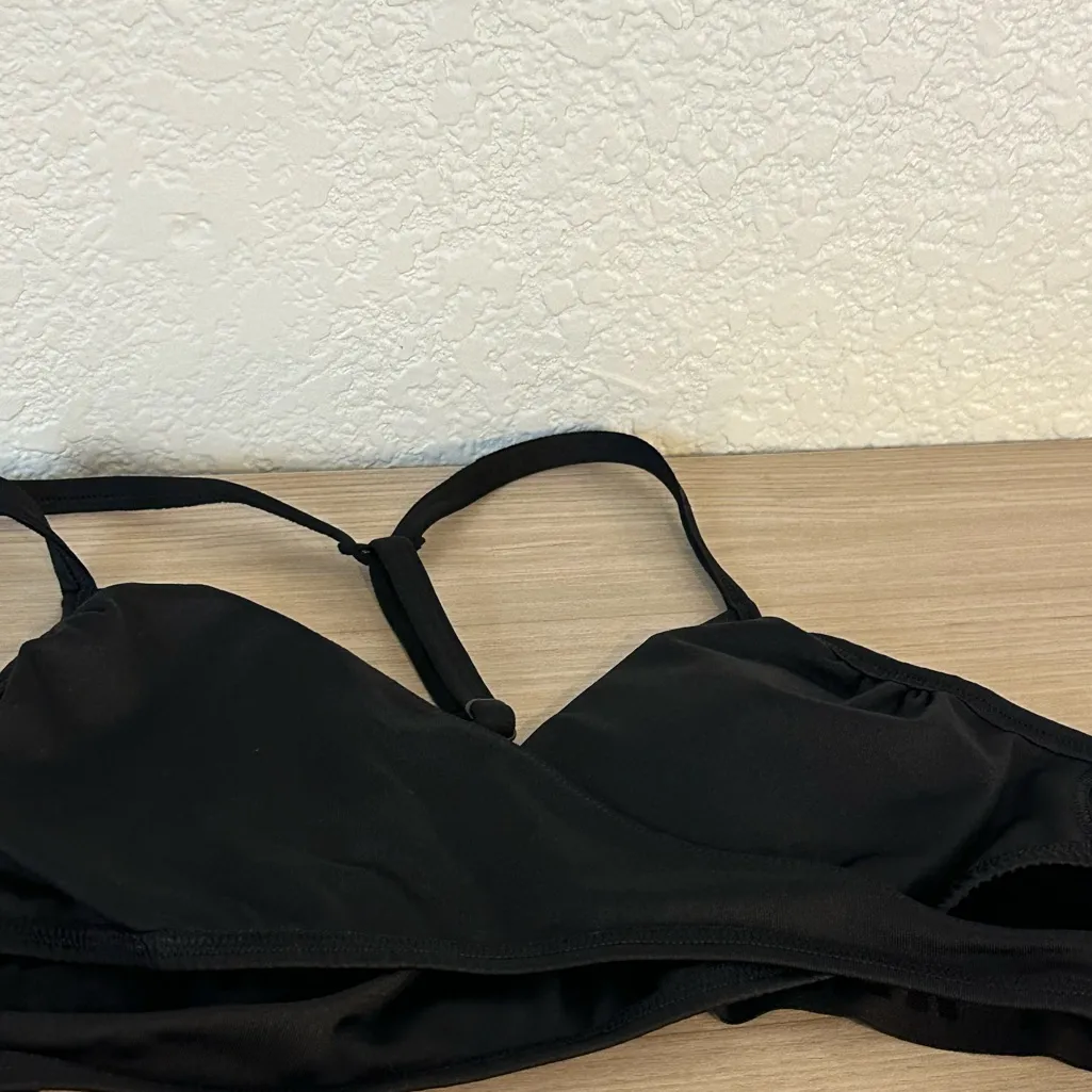 Victoria Secrets PINK Sports Black Halter Bra - Image 5