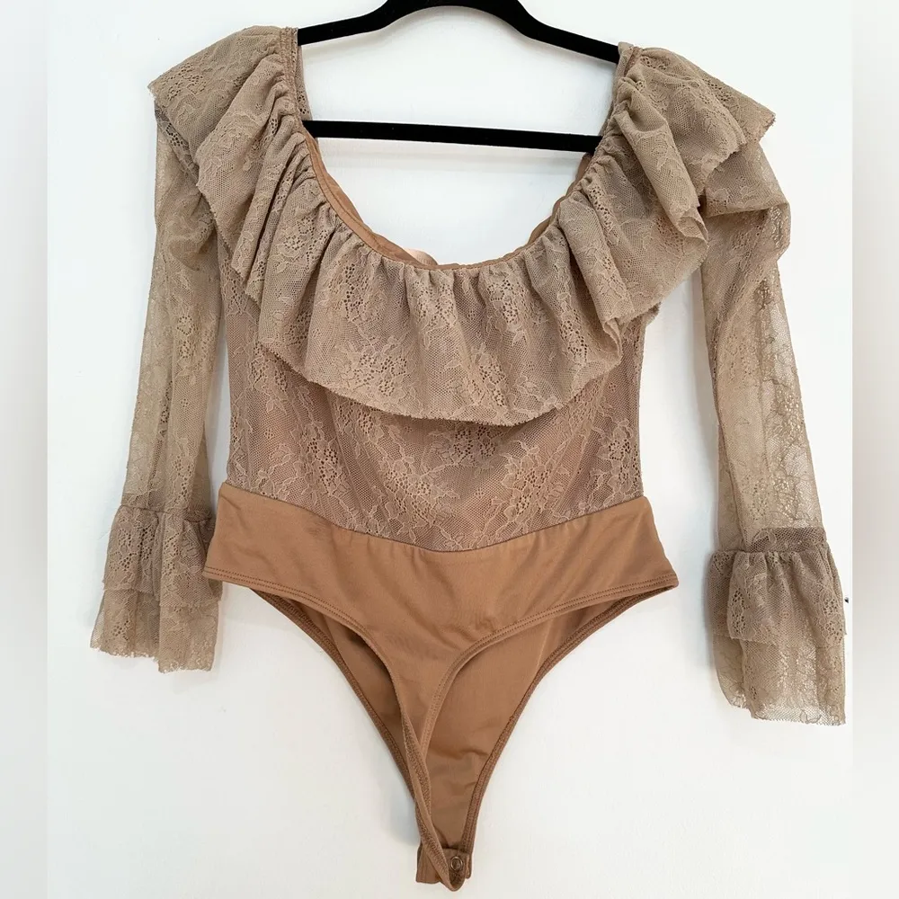 Camila Coelho Bodysuit Womens medium Paloma Lace Off The Shoulder Top Revolve - Image 3