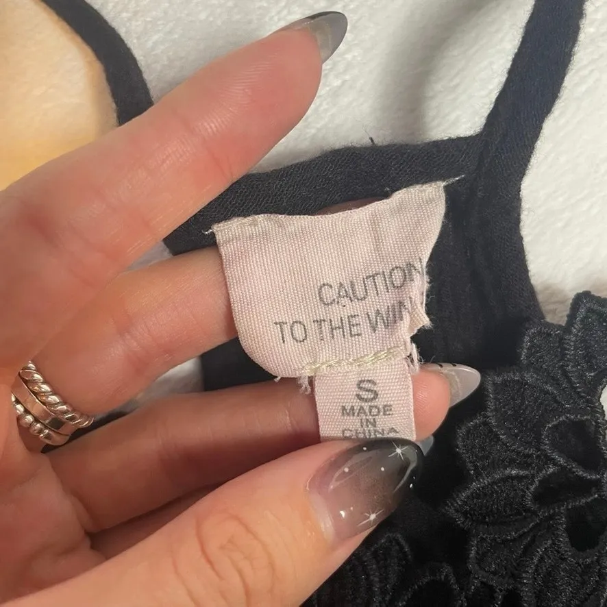 CAUTION TO THE WIND Black Lace Floral Strappy‎ Back Tank Top Small Boho - Image 2