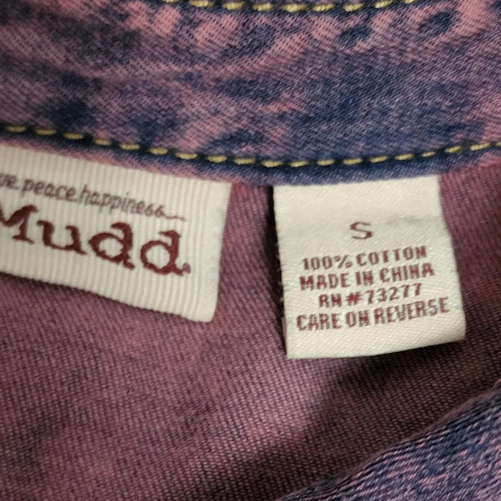 Mudd  pink & blue acid wash button down size small - Image 6