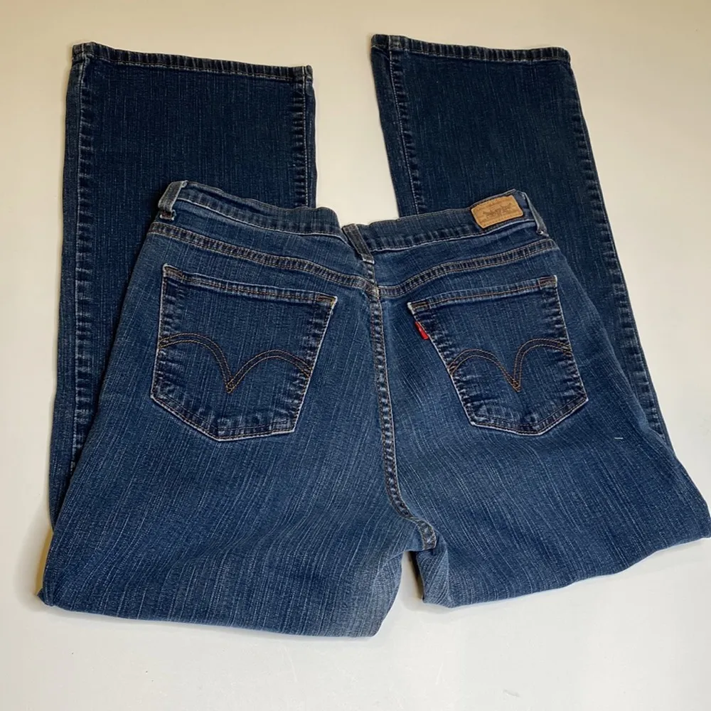 Levi’s Women’s Dark Blue Wash Wide Leg Denim Jeans EUC Sz 16P Cotton Stretch - Image 4