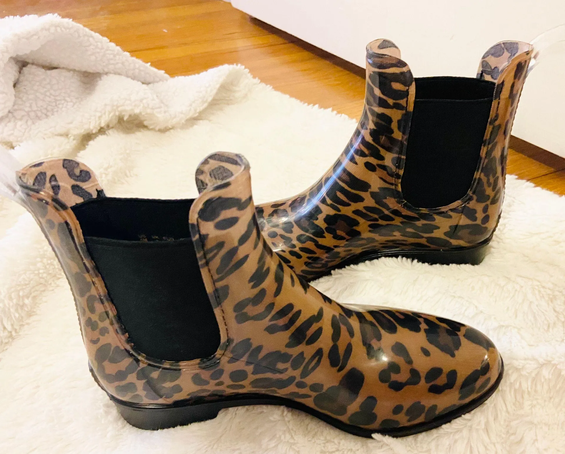 NWOT lifestride leopard cheetah jelly Chelsea boot - Image 2