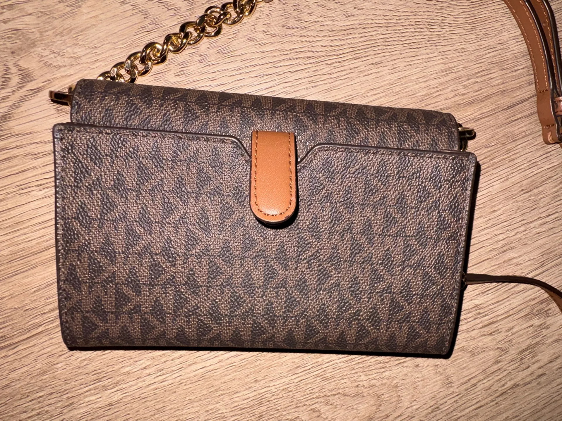 Michael Kors Jet Set Phone Crossbody Brown Signature – Adjustable Strap - Image 5