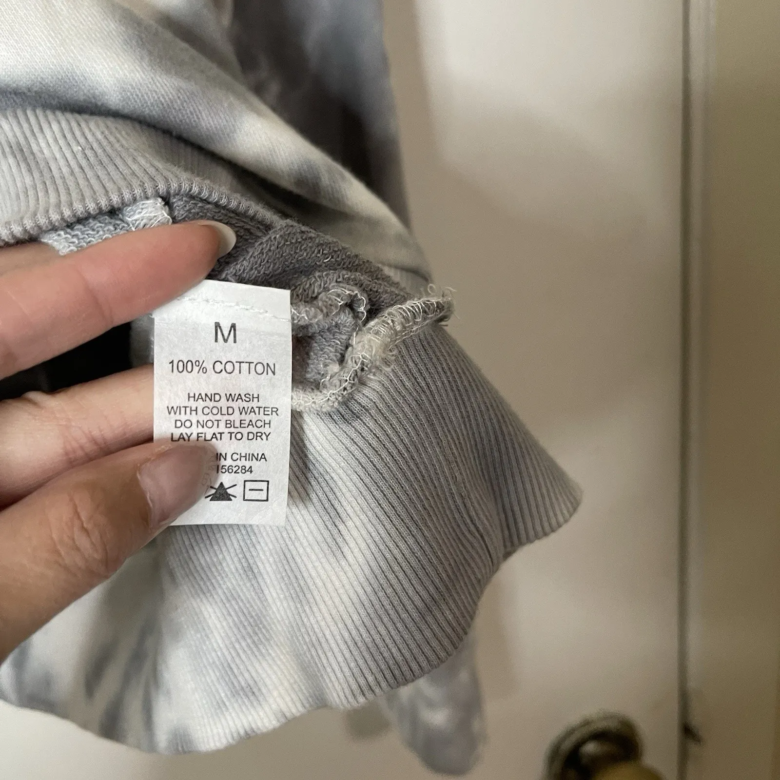 Caution to the wind tie dye gray white pullover sweatshirt hoodie size medium - Image 3