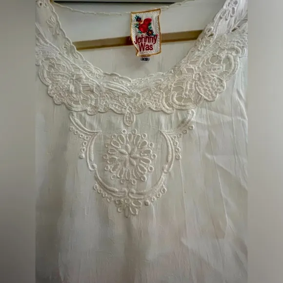 Johnny Was Size XS White Eyelet Lace Blouse🤍 - Image 2