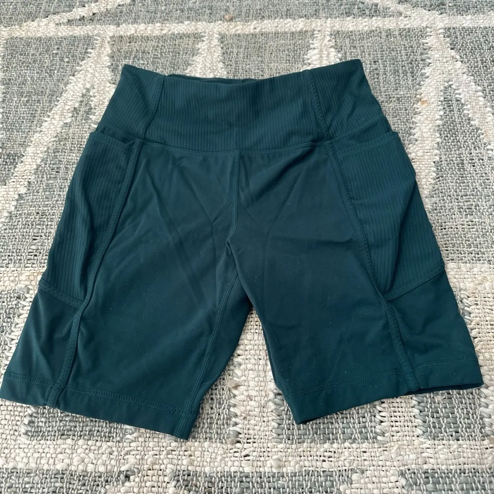 NWOT Dark green  High Waist Biker Gym Shorts 8” Ribbed Pockets Green - Image 2