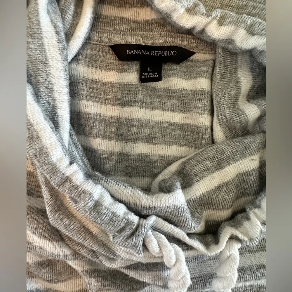 BANANA republic striped long sleeve with rope detail size large - Image 3