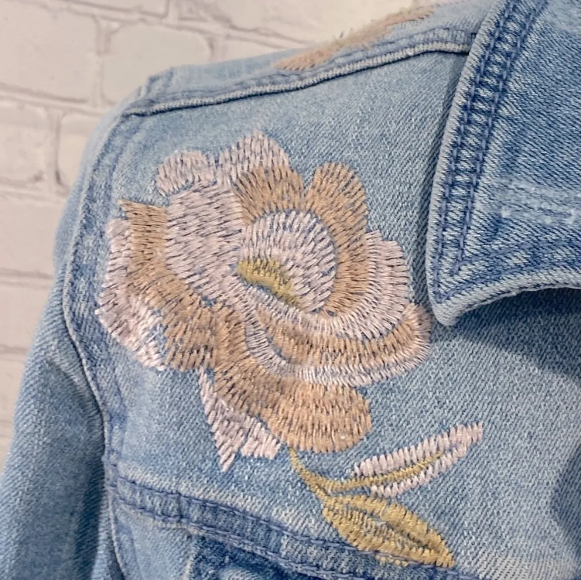 MOSSIMO Jean Jacket Distressed Embroidered-Medium - Image 2