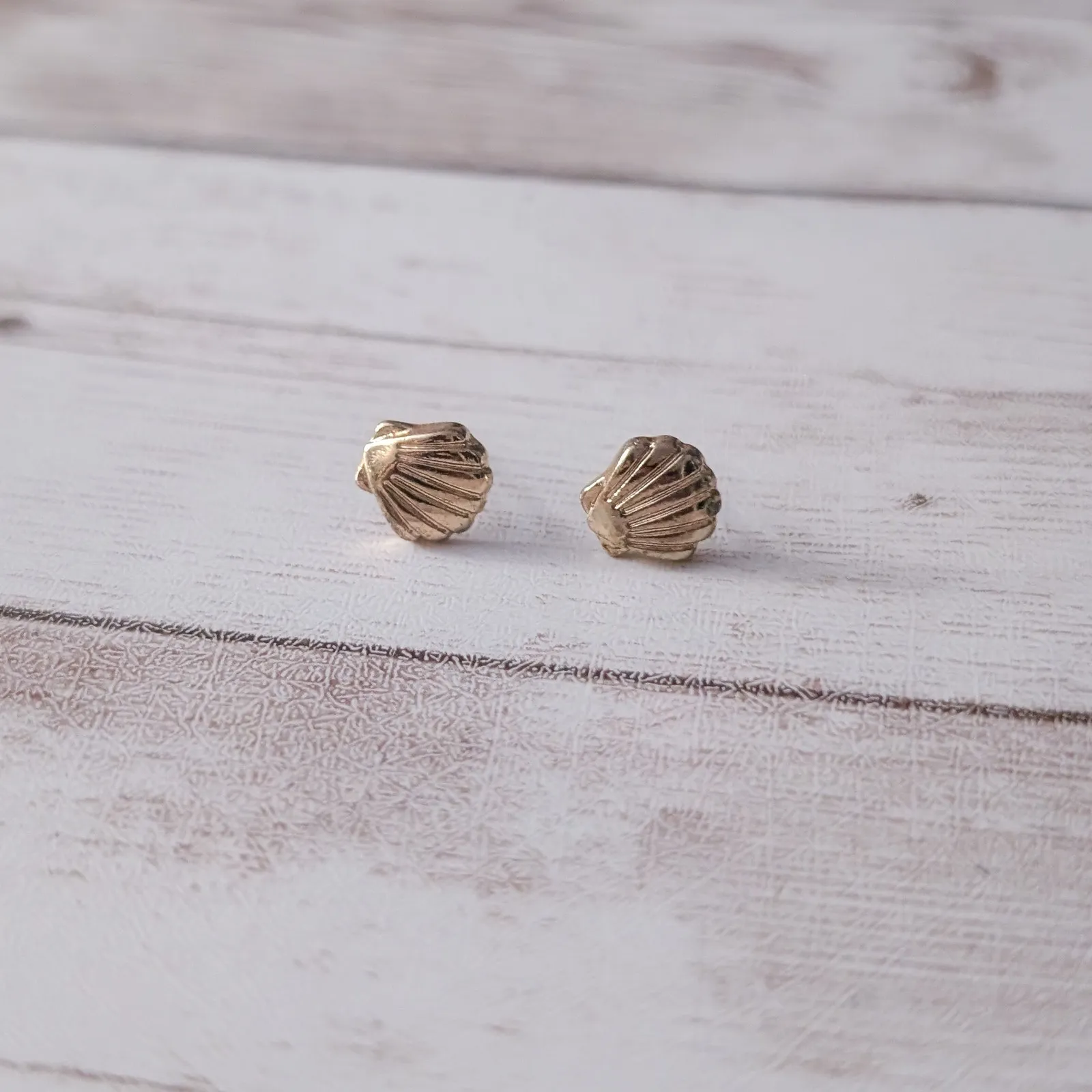 Gold Tone Shell Shape - Image 4
