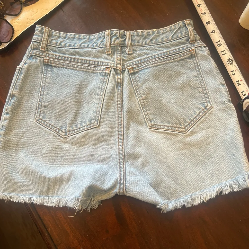 Vintage 80's 90's BONGO High Rise Mom
Short light wash Jean USA 
Gene Montesano - Image 10