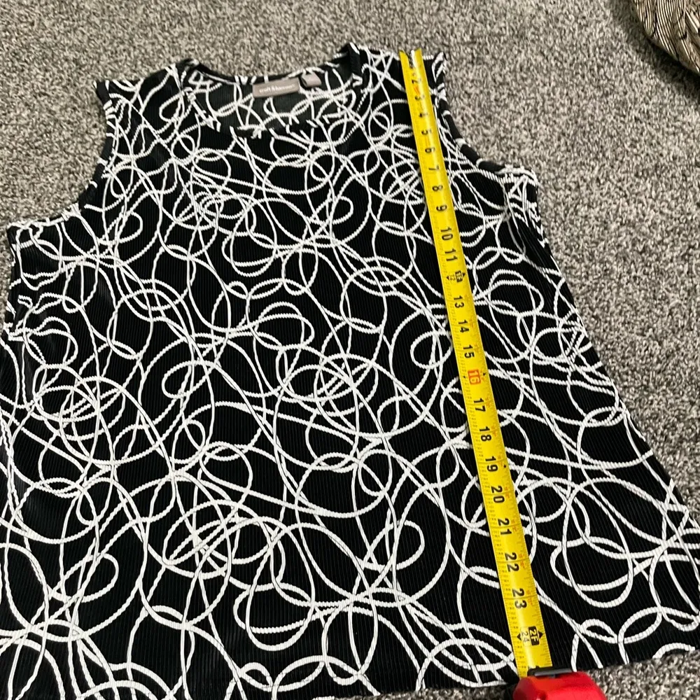 Croft & Barrow black and white swirl stretch pleated business casual tank top L - Image 4