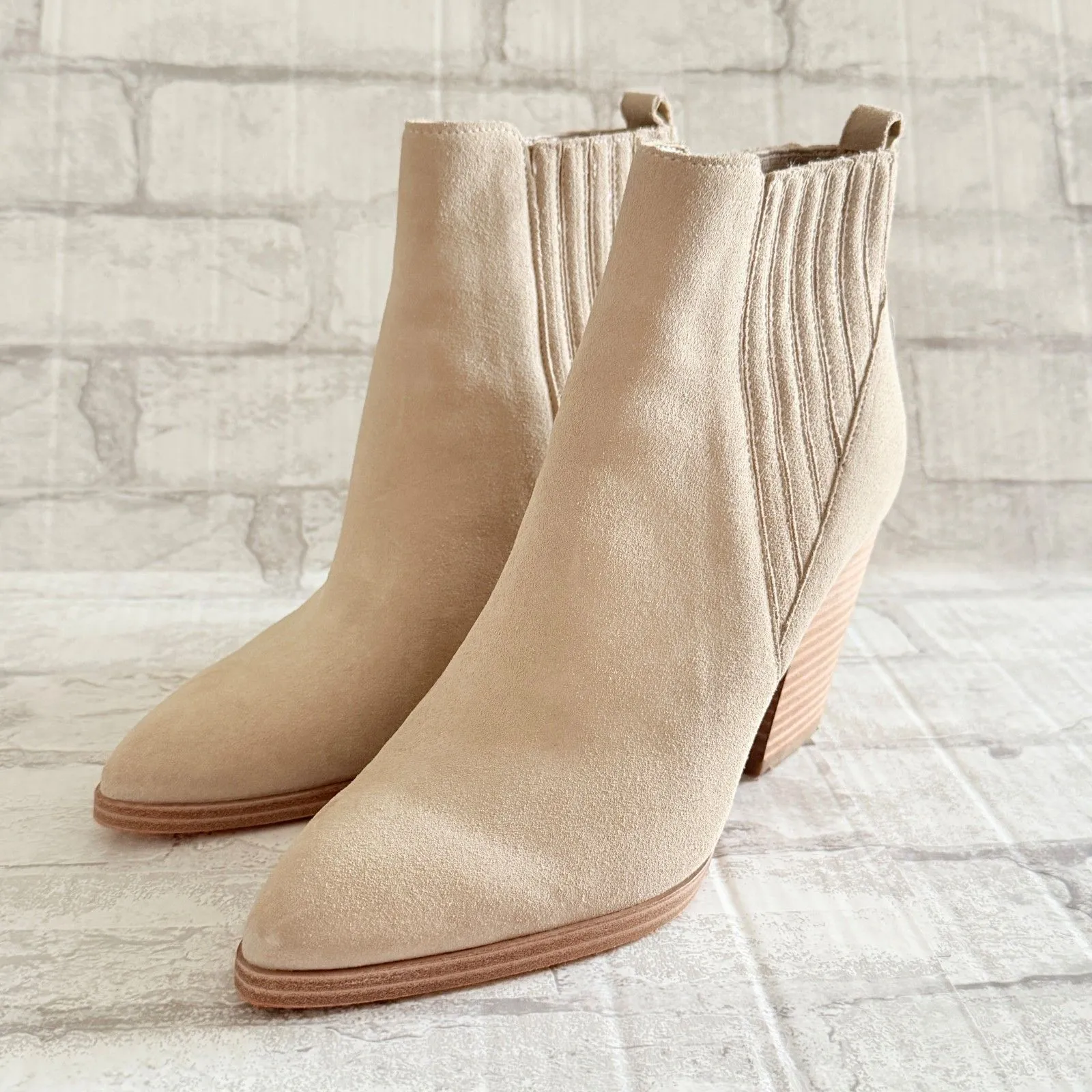 Marc Fisher LTD Alva Pointy Toe Cream Suede Block Heel Bootie Luxe Sz 8M - Image 3