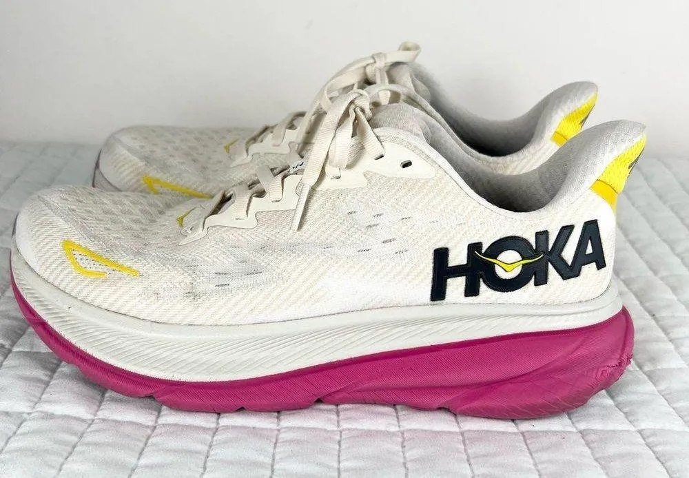 Hoka Clifton 9 Running Shoes Cream and Pink Size 10 - Image 3