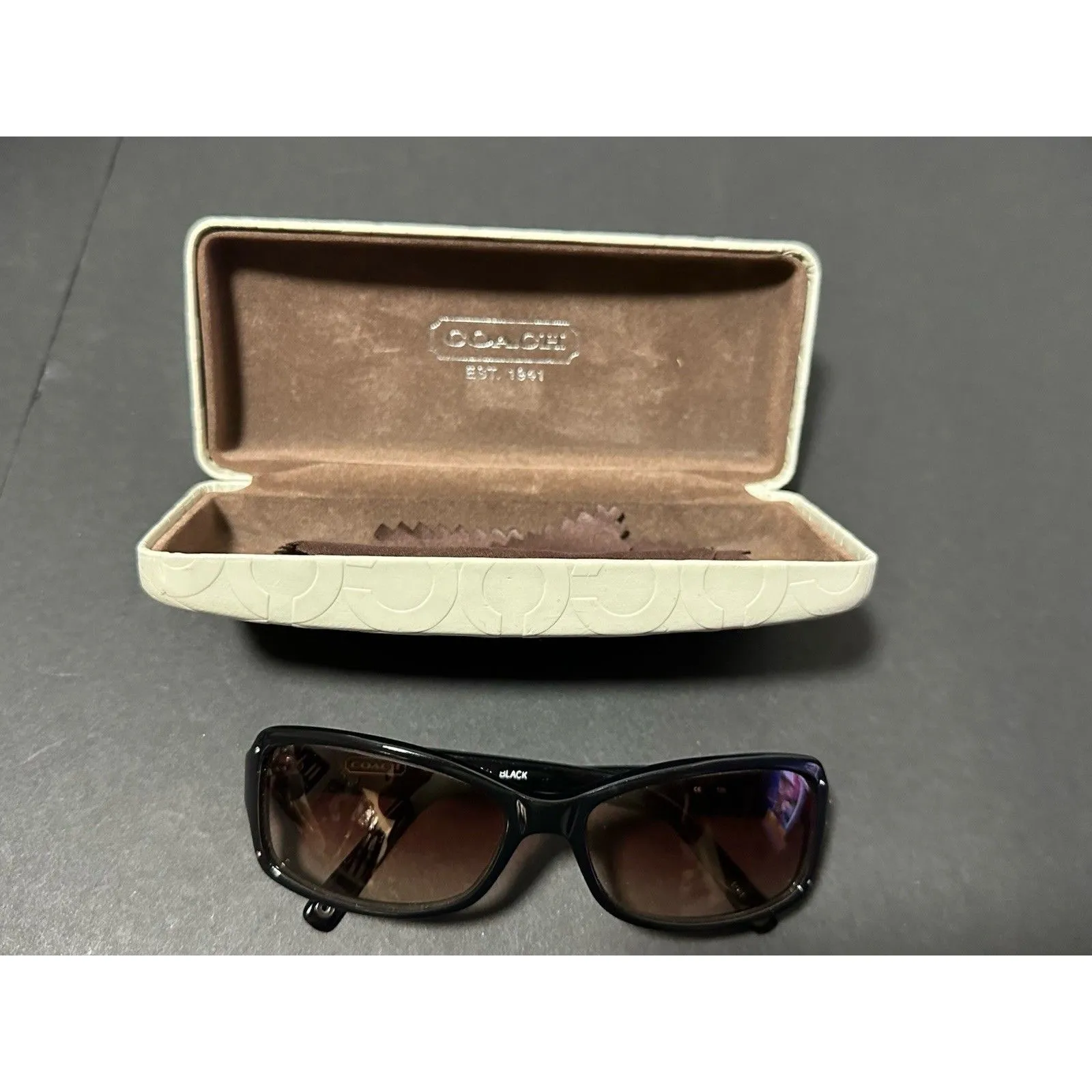 Coach Chelsea S426 sunglasses in black, featuring & Case - Image 2