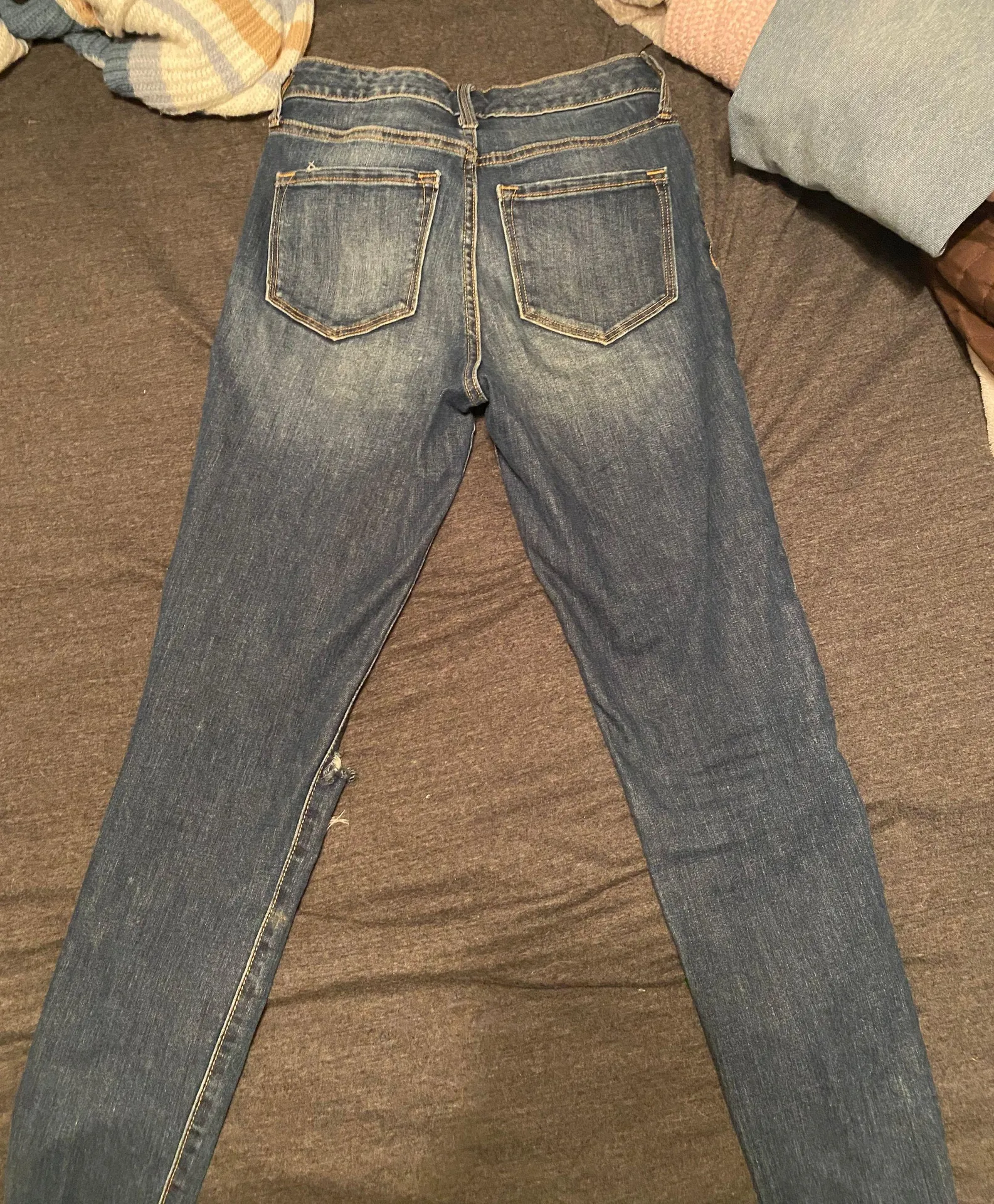 Old Navy High-wasted Ripped Jeans - Image 4