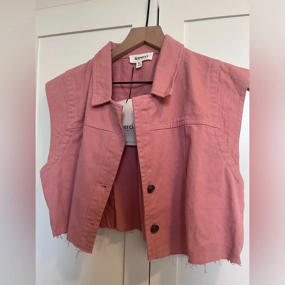 &merci cropped vest NWT - Image 2
