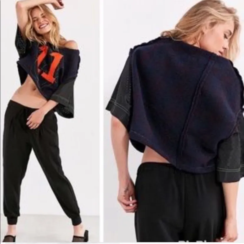 RARE Urban outfitters IGGY wool blend 11 top XS/S boxy fit - Image 2