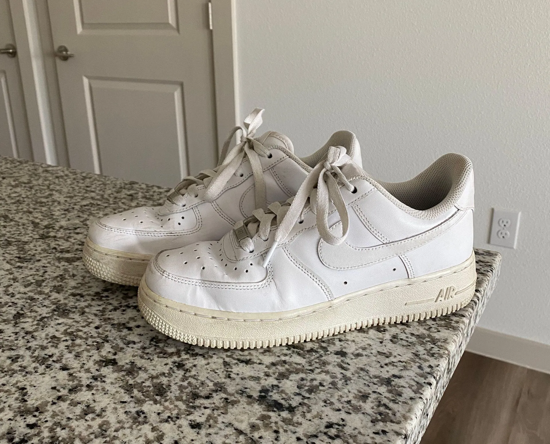 Nike AirForce1 07 LE Low - Image 2