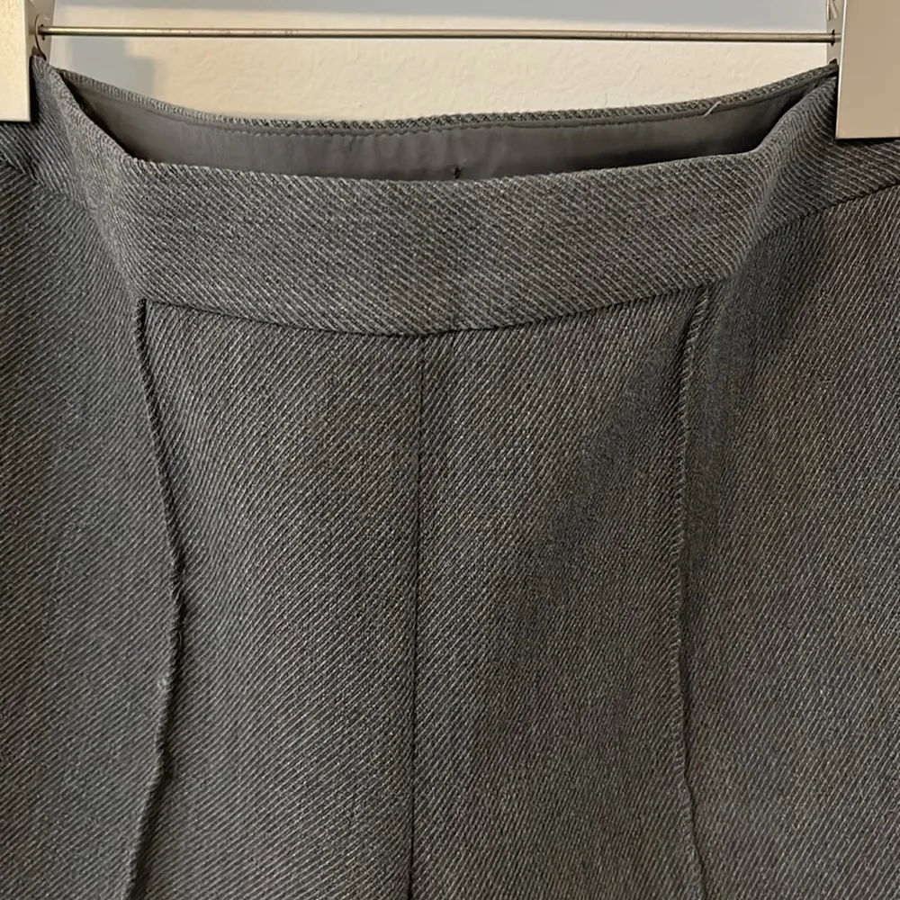 Ann Taylor dark grey pants in size 6 PETITE with side zip - Image 3