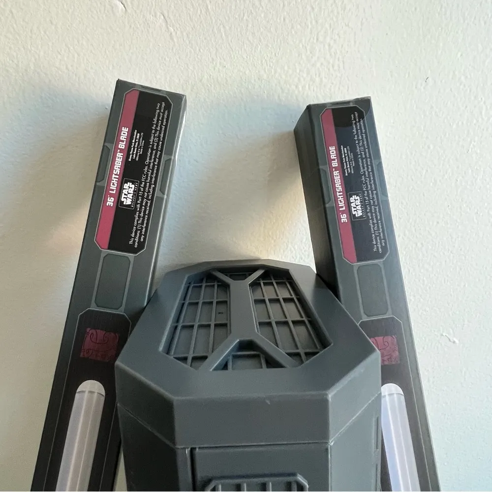 Galaxy's Edge Ahsoka Tano Clone Wars Legacy Lightsabers and Blades Set - Image 13