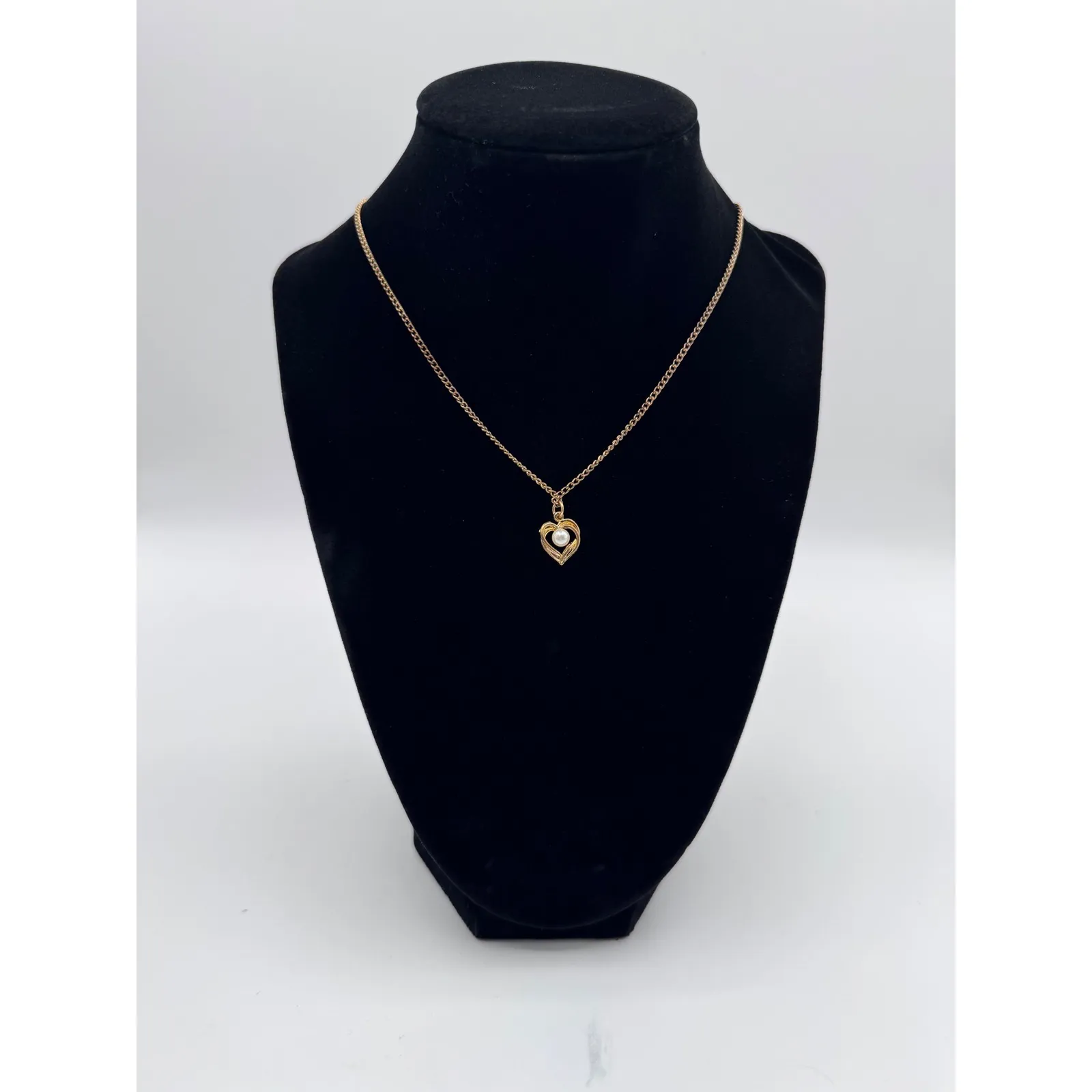 Vintage Heart Pearl Pendant Necklace 14K Gold Tone Rope Chain Romantic Jewelry - Image 3