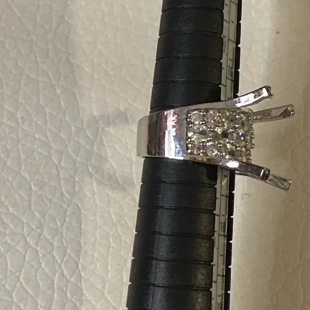 Silver Tone Faux Stone Women's Ring Size 7 - Image 3