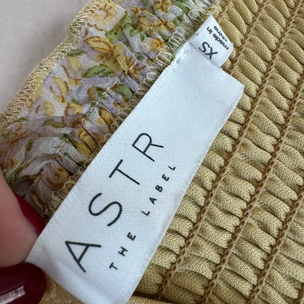 ASTR The Label Yellow Multi Floral Off The Shoulder Two Tier Mini Dress XS - Image 12