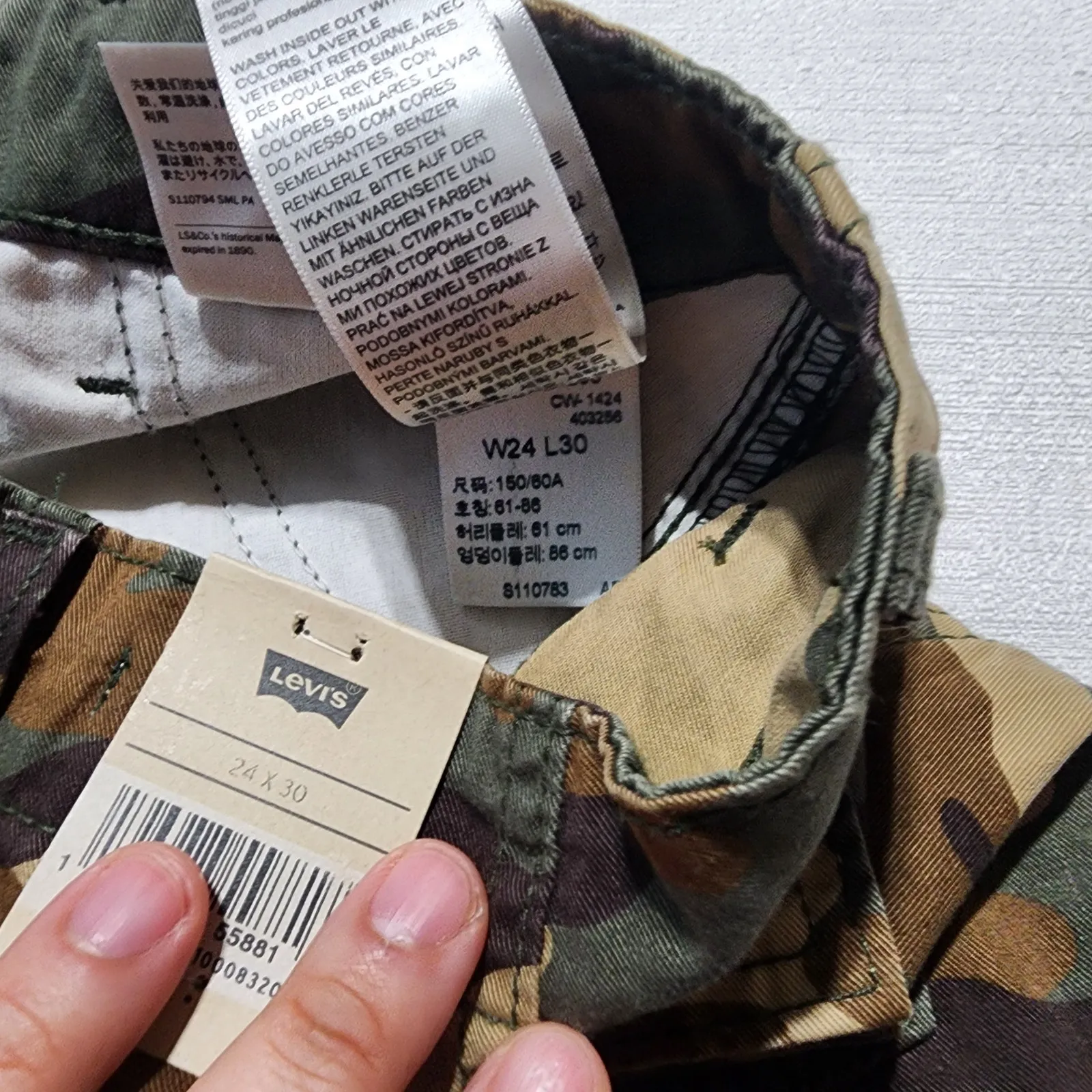 Levi's 94 baggy cargo mid rise loose hips and thigh 24''x30'' inches women's - Image 5