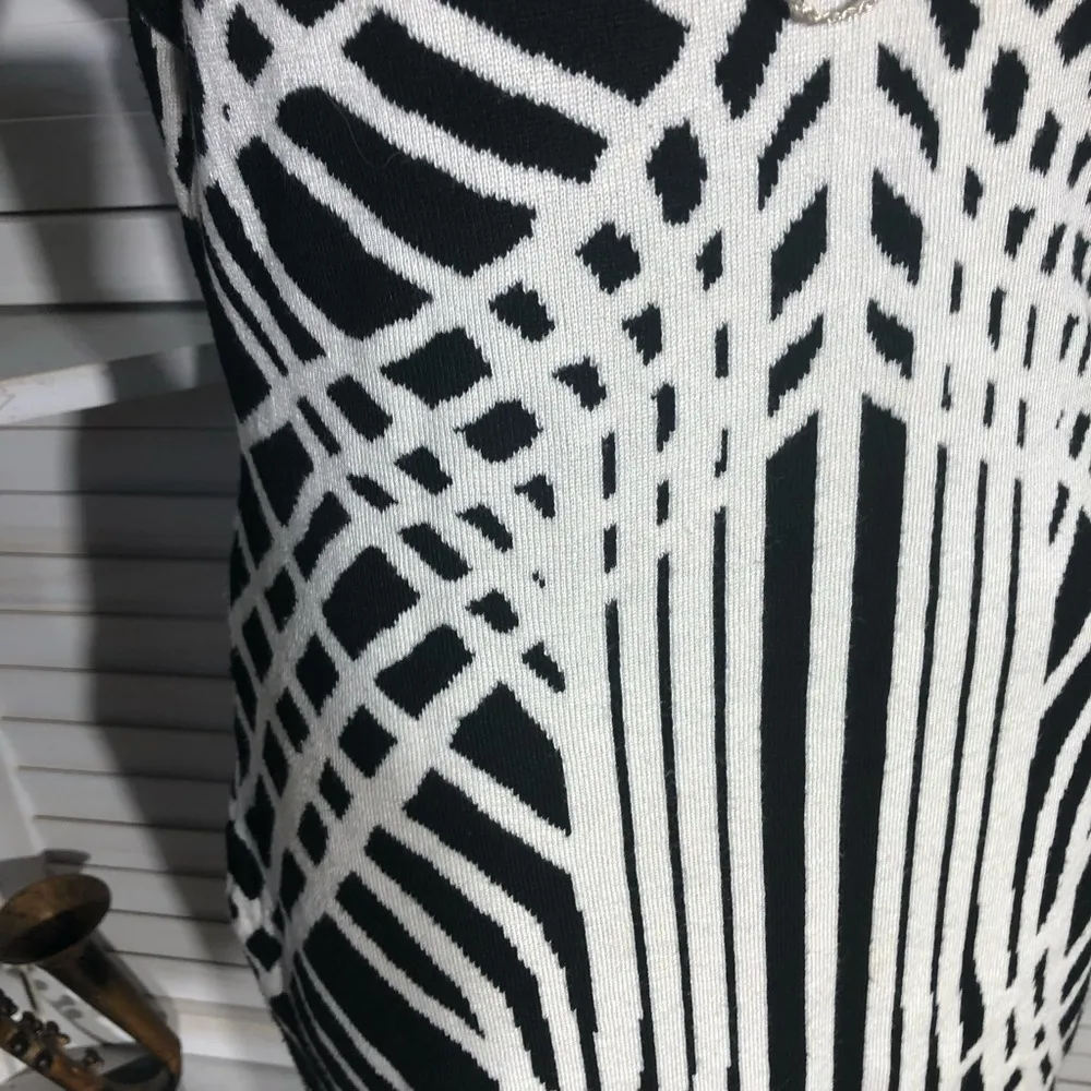 Taylor black white abstract pattern sexy bodycon 3/4 sleeves sweater dress Sz M Size M - Image 5