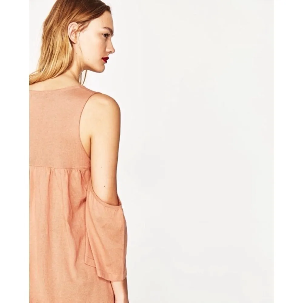 ✨ FRILLED TOP WITH CUT-OUT SHOULDERS✨ - Image 5