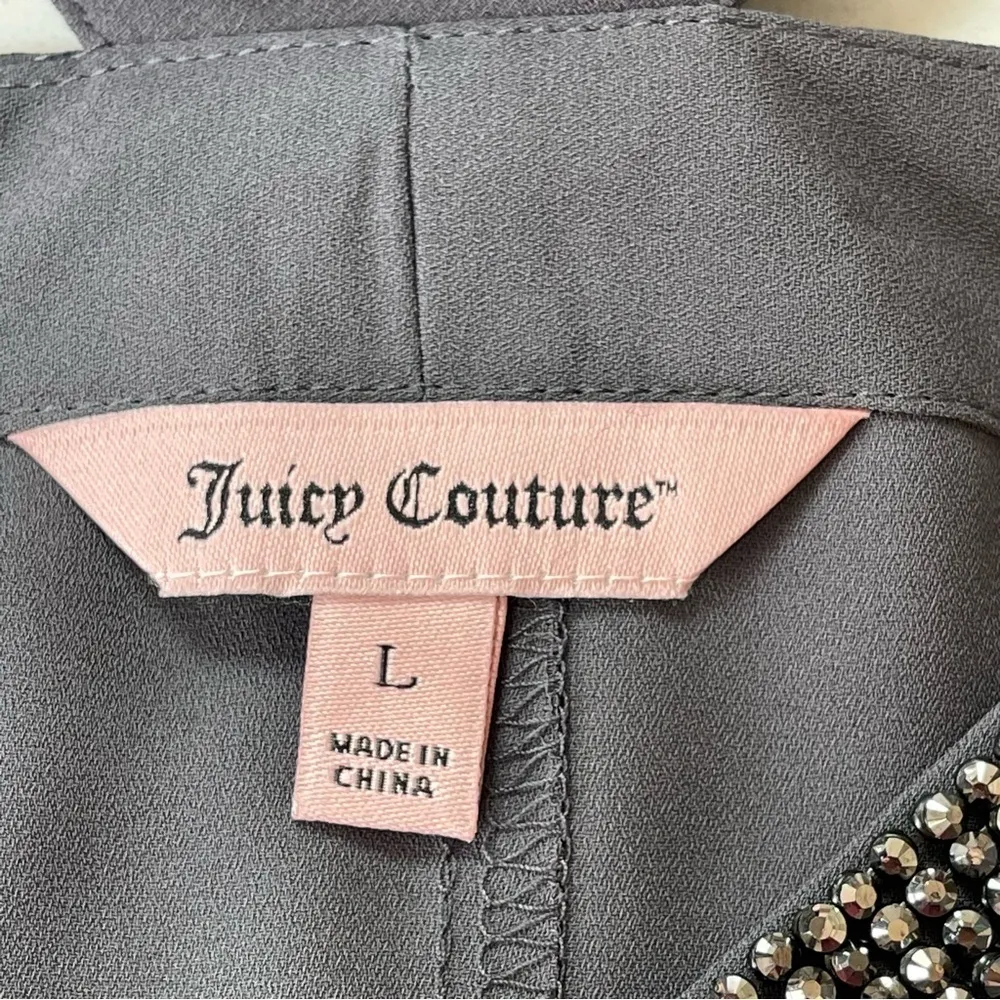 Juicy COUTURE Gray NWT V-Neck Top with Cut outs and Rhinestones Sz L - Image 13