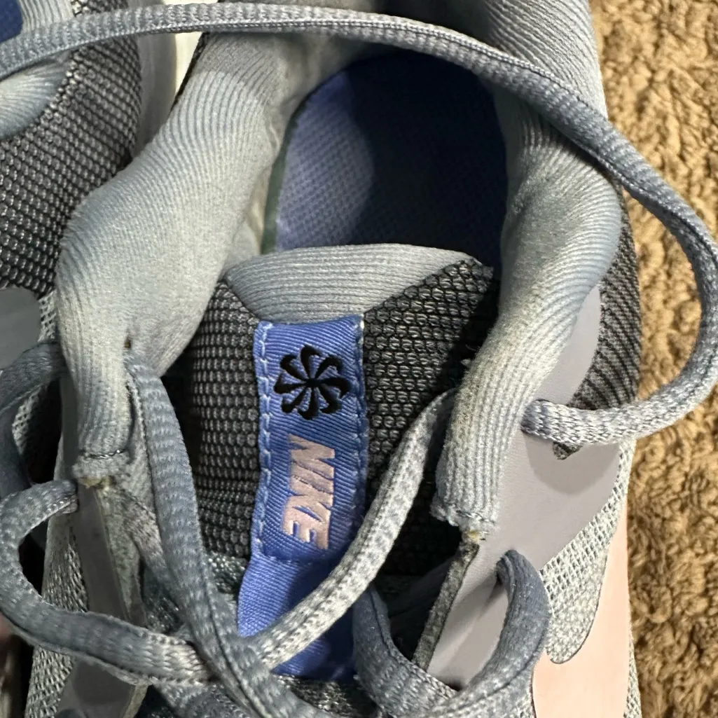 Nike Women's Gray and Pink Sneakers - Image 7