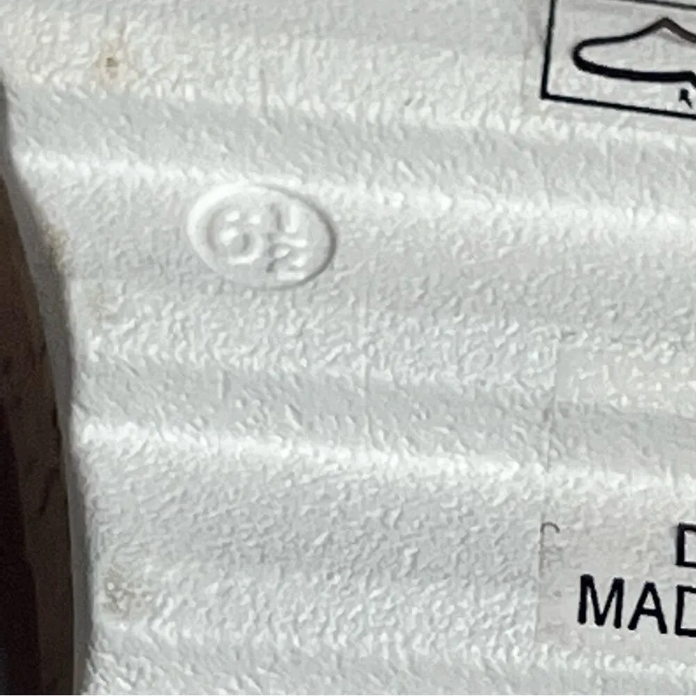 Catherine Malandrino Women's  Bejeweled Low Heel Wedge Sandals Sz 6.5 - Image 9