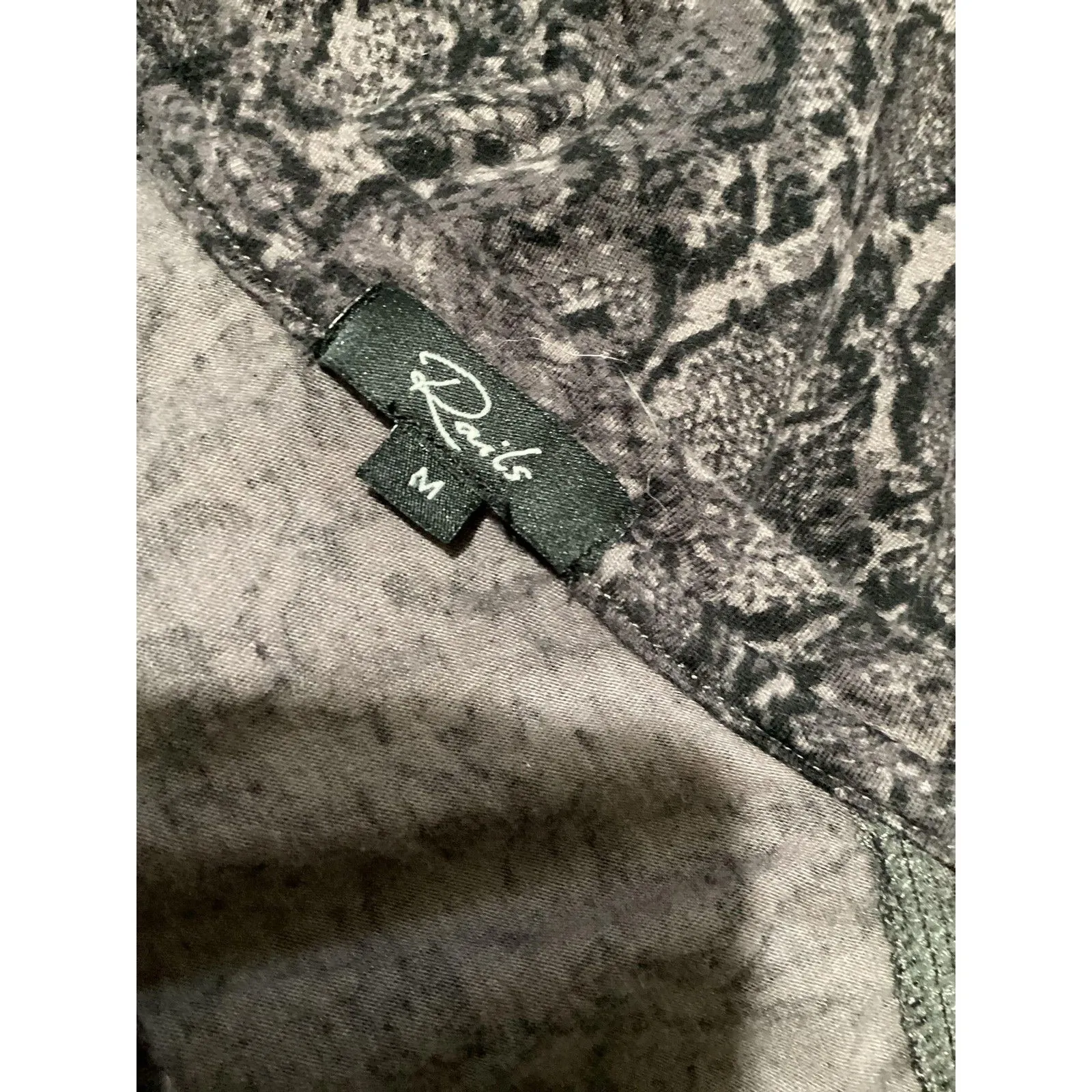 Rails Shirt Womens Medium Charcoal Snakeskin V Neck Long Sleeve Animal Print - Image 4